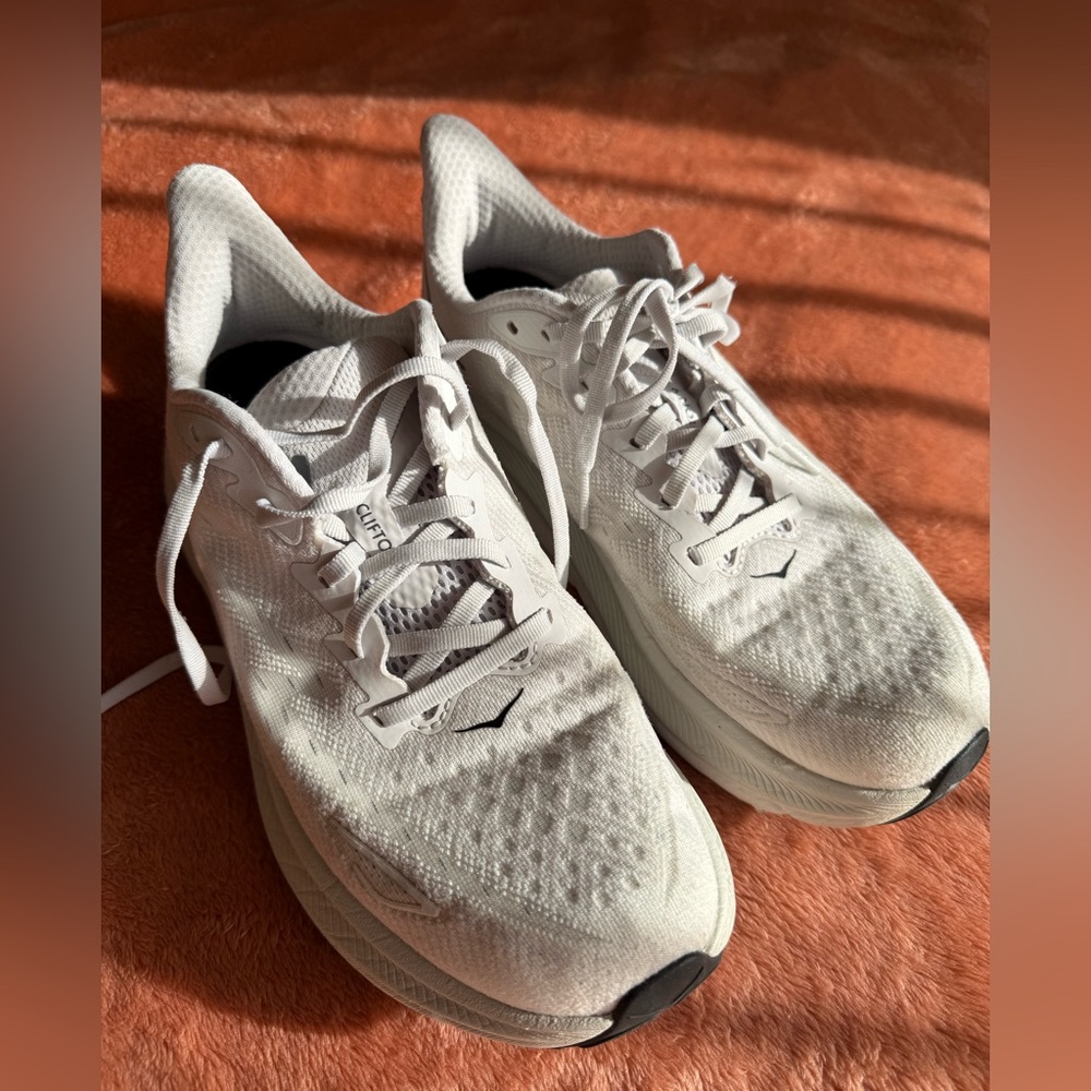 Hoka Clifton 9 Running Shoe men’s size 9.5D